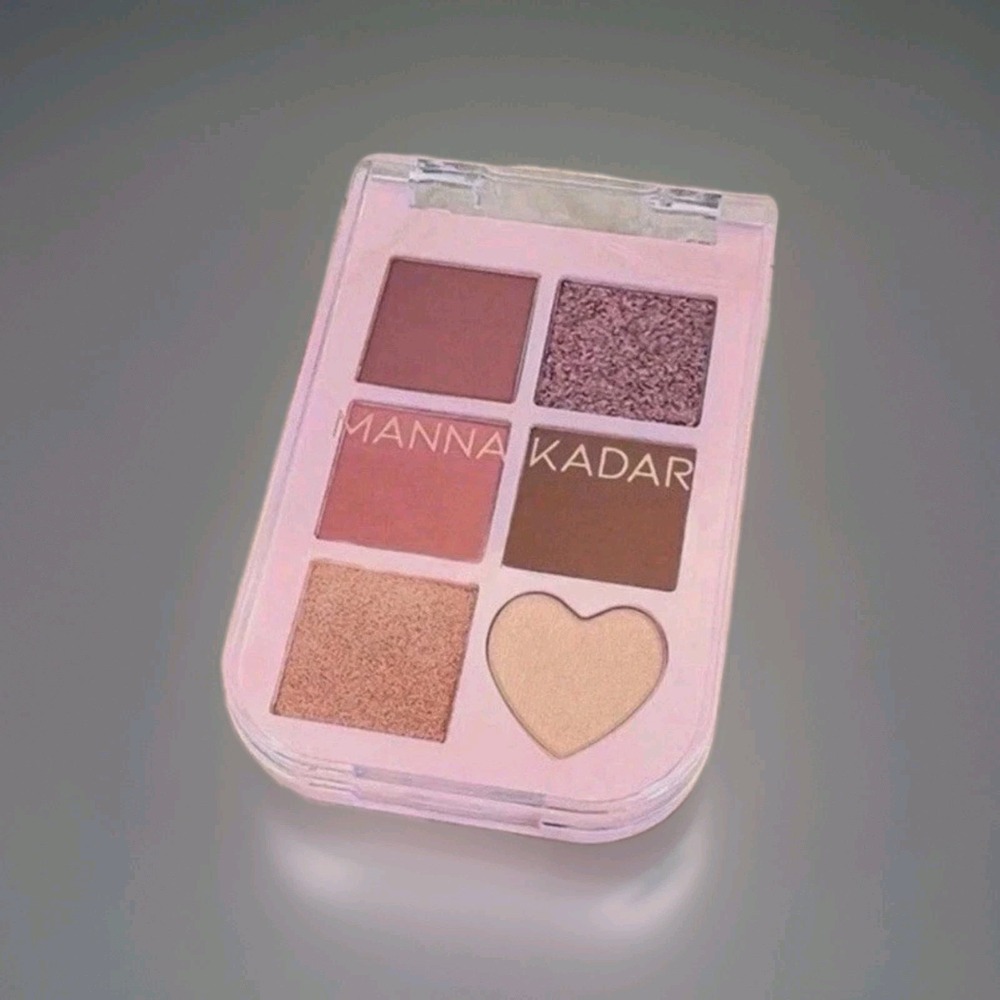 Manna Kadar Pink Mirage Eyeshadow Compact 0.14 New Sealed